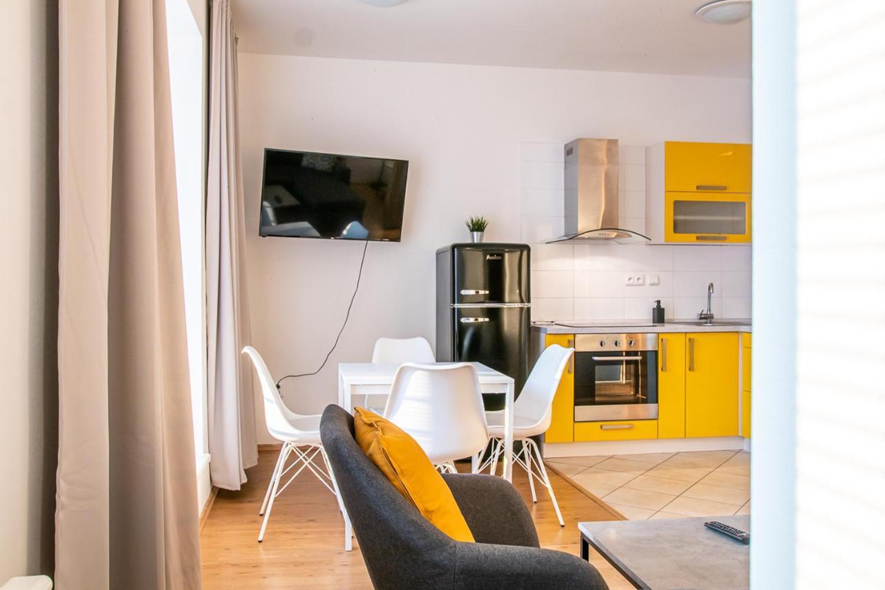 Yellow Apartment Ostrava Exterior foto
