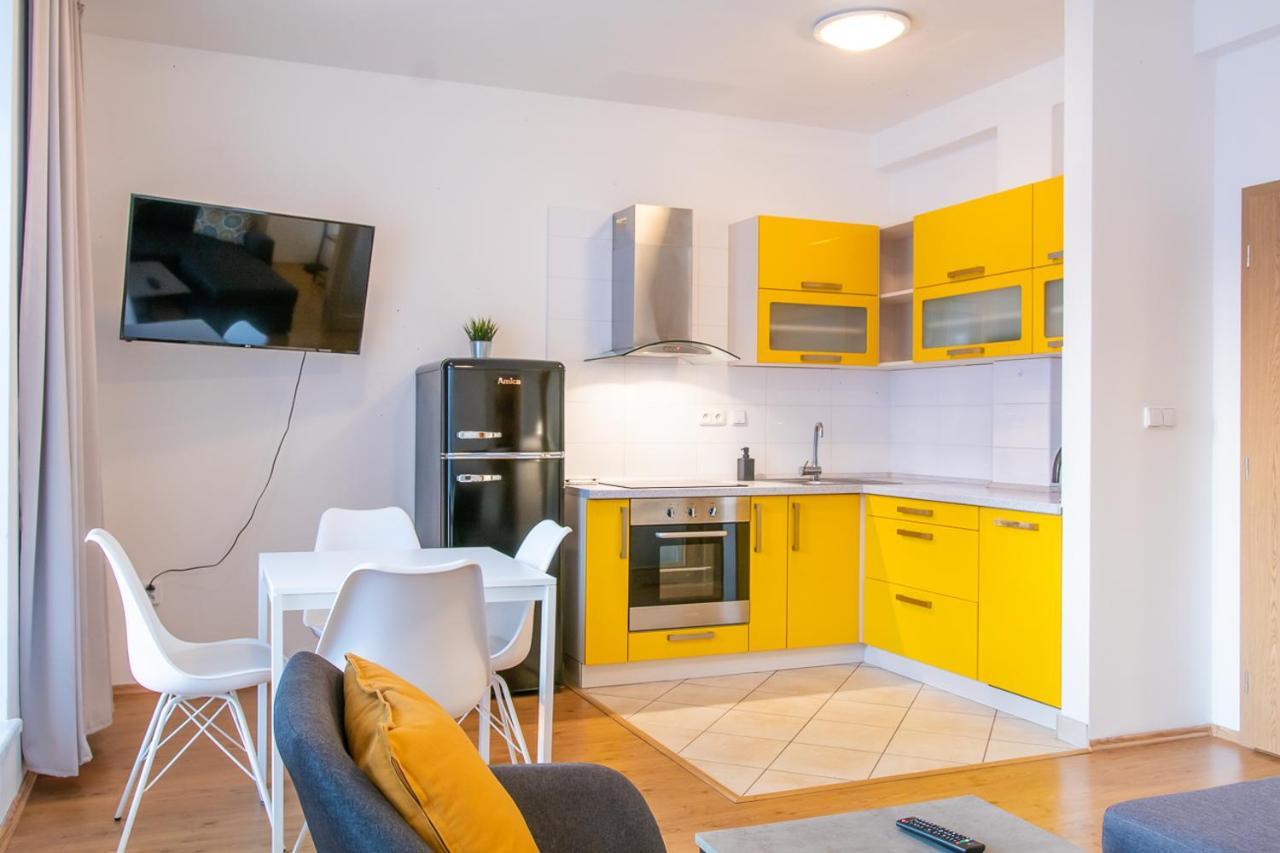 Yellow Apartment Ostrava Exterior foto